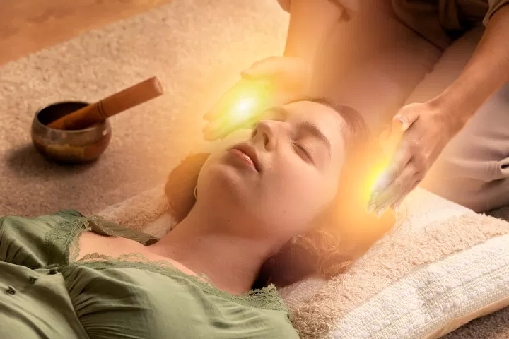 high-angle-therapist-helping-woman-heal-indigo-starseed-energytuneup_net
